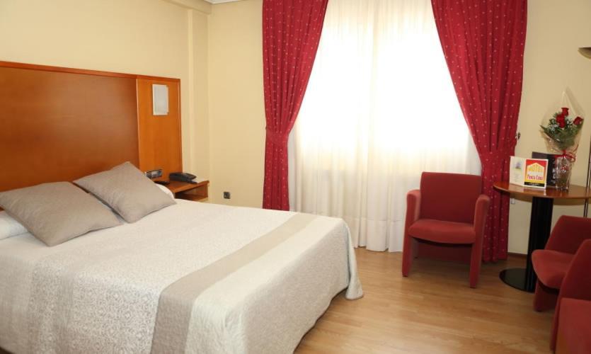 Motel Punta Cana Sigueiro Ngoại thất bức ảnh